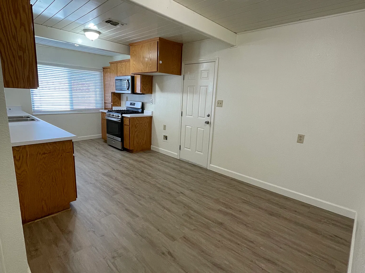 4 bed, 1171 sqft, $1,800 — Photo 4