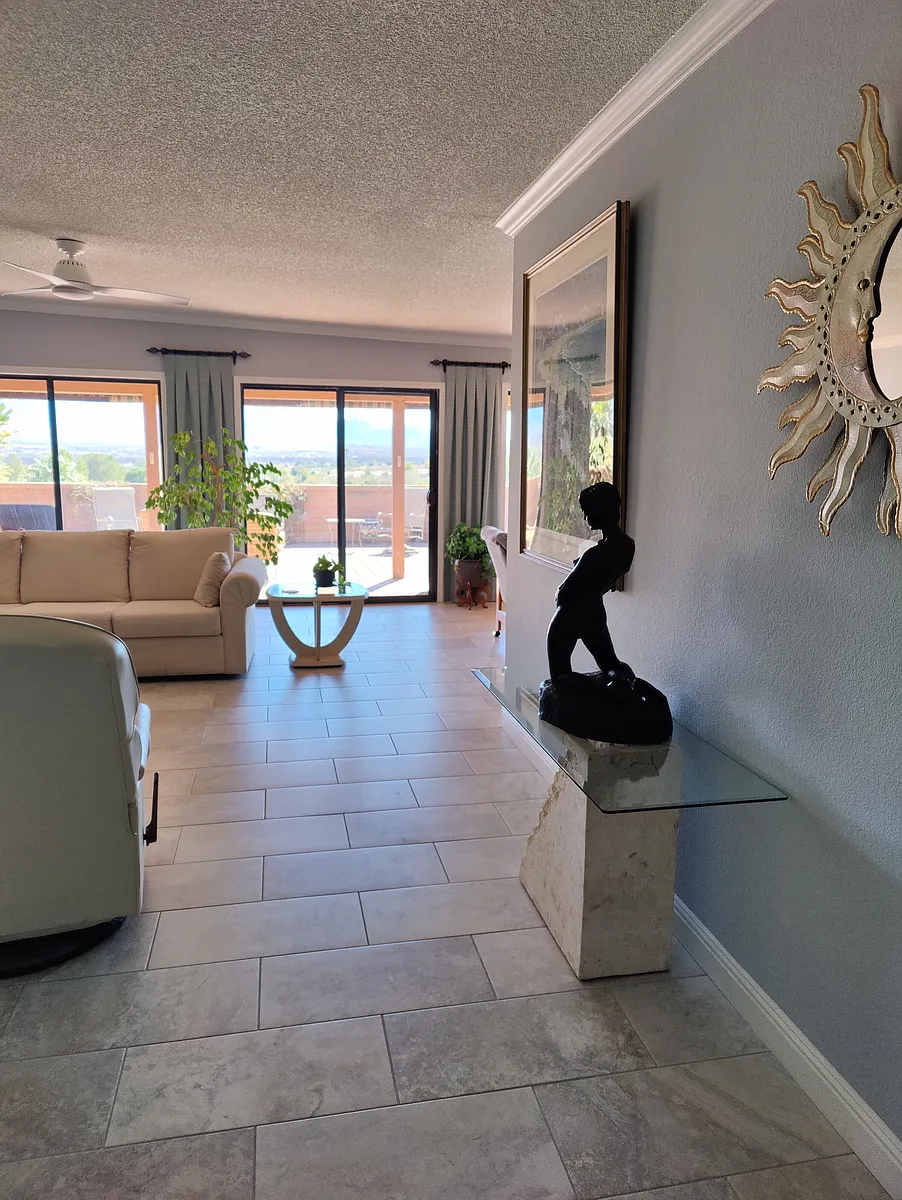 Building Photo - 897 W Desert Hills Dr