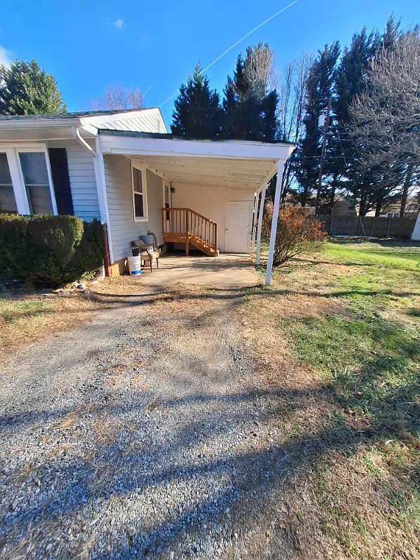 2 bed, 1.0 bath, 962 sqft, $1,270 — Photo 2