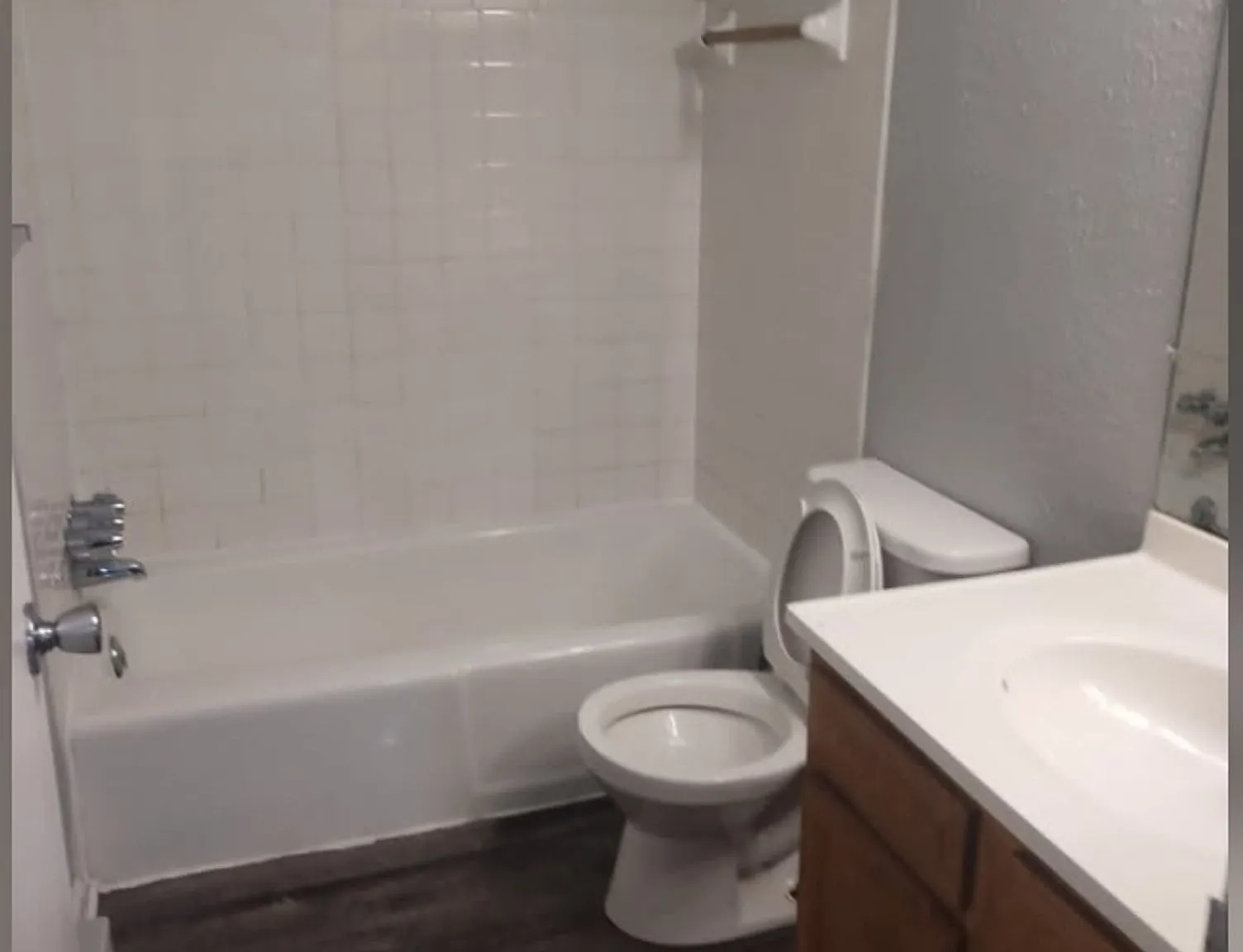 Old Orchard Apartments — Photo 2