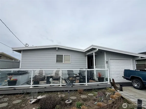 2689 West Beach Road, Oak Harbor, WA 98277