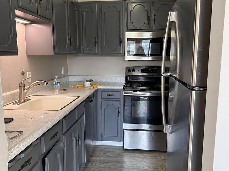 615 Ward St — Photo 2