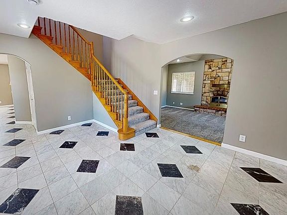 3rd image of 782 Shadowbrook Ln