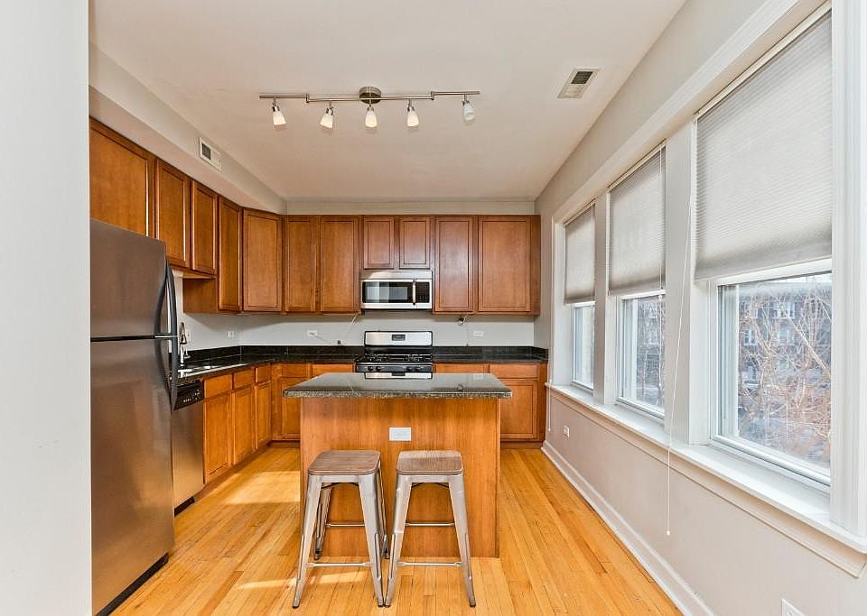 1st image of 3044 W Diversey Ave