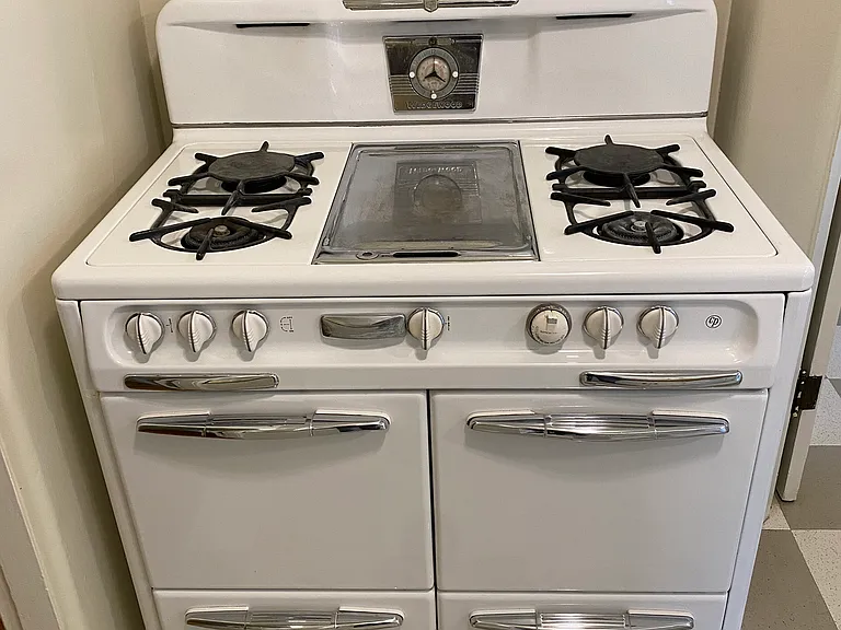 ANTIQUE RESTORED O'KEEFE AND MERRITT STOVE