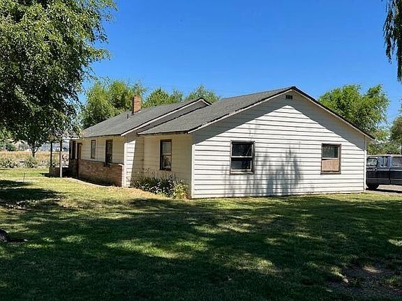 2nd image of 585 SW Fairgrounds Rd