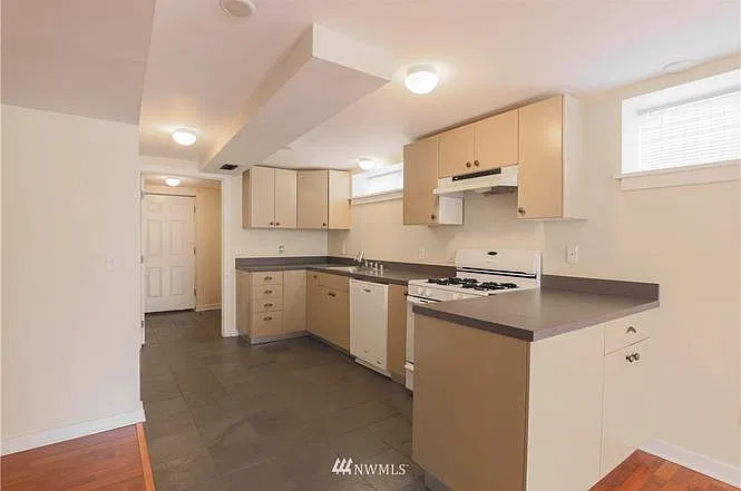 2 bed, $2,300 — Photo 4