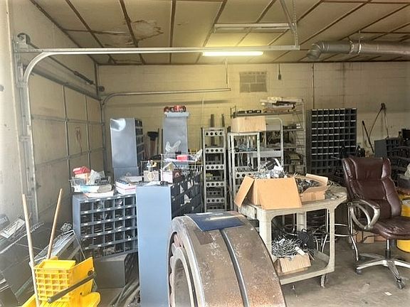 3rd image of 206 S Market St