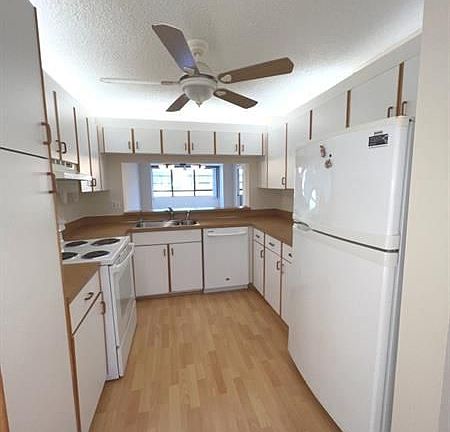 3rd image of 10304 E Clairmont Cir #10304