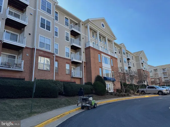7011 Falls Reach Dr APT 406, Falls Church, VA 22043