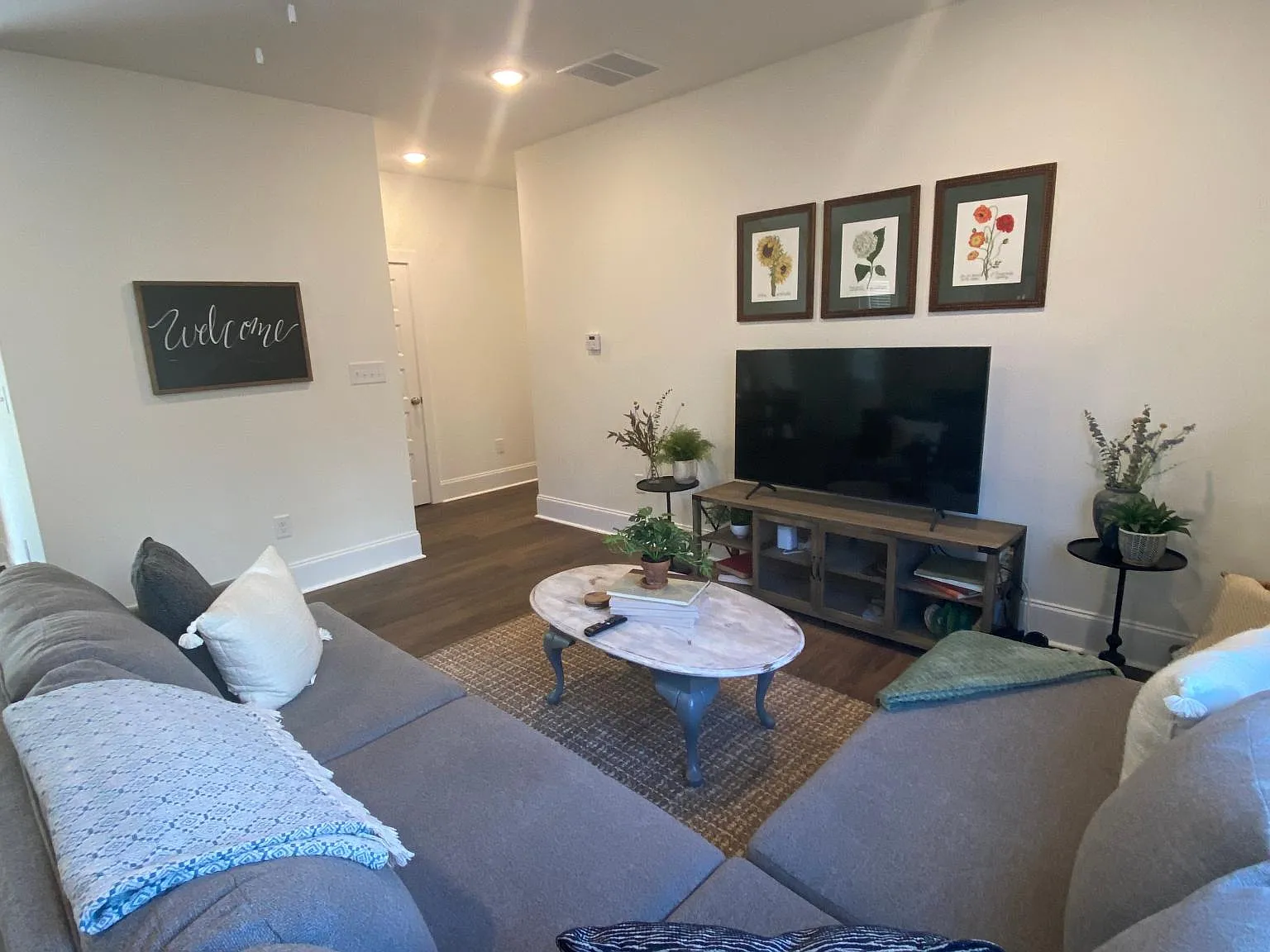 4 bed, 1932 sqft, $2,700 — Photo 3