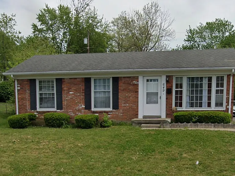 649 Leslie Dr — Photo 1