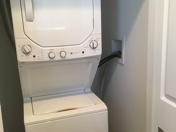 5th image of 2318 N Southport Ave #1L
