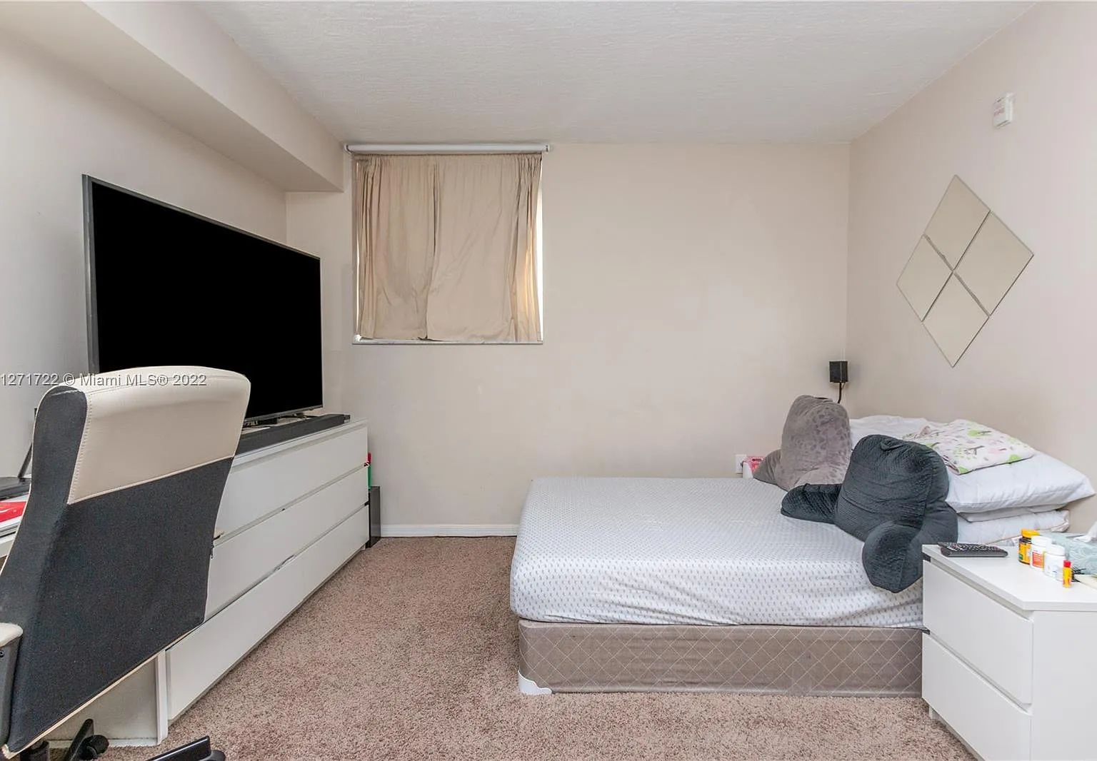 3 bed, 1002 sqft, $2,600 — Photo 4