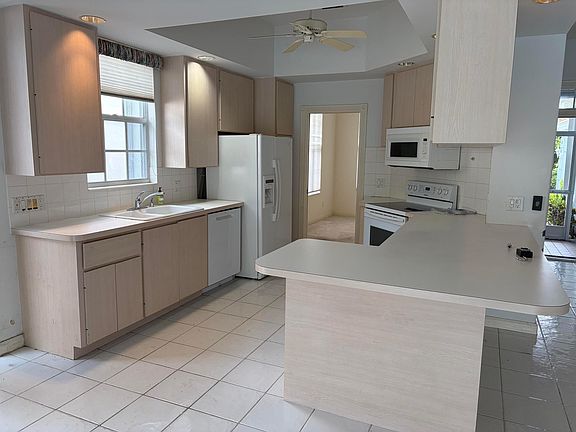 3rd image of 284 NW Bentley Circle