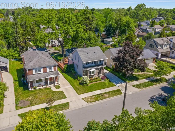 10504 Borgman Ave, Huntington Woods, MI 48070