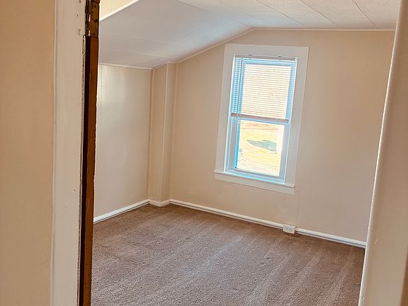 2nd image of 1904 Main St #1SOUTH