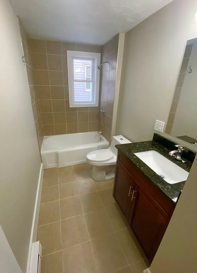 SALEM 3-Bed, 1-Bath — Photo 3