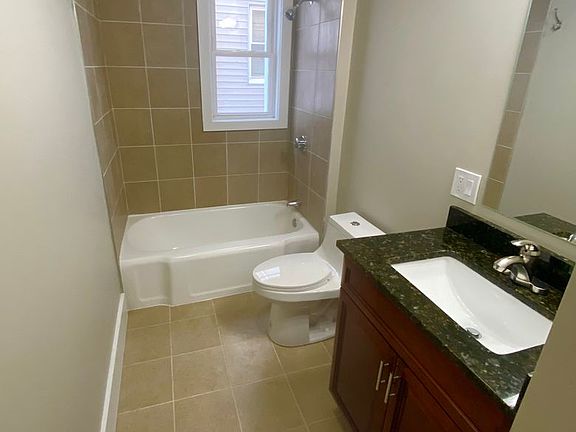 3rd image of 39 Salem St APT 1