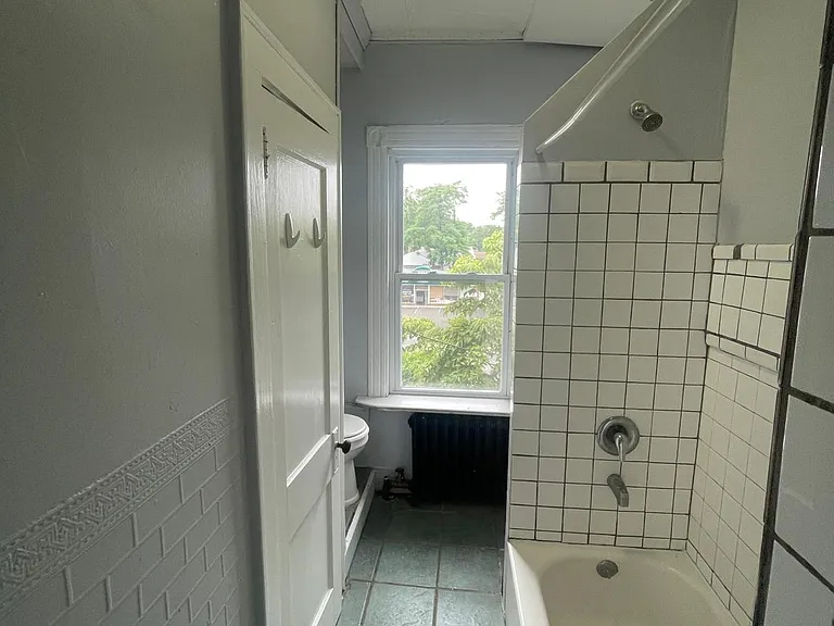 342 W Grand Ave #2L — Photo 4