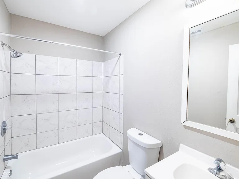 617 N Oxford St — Photo 13