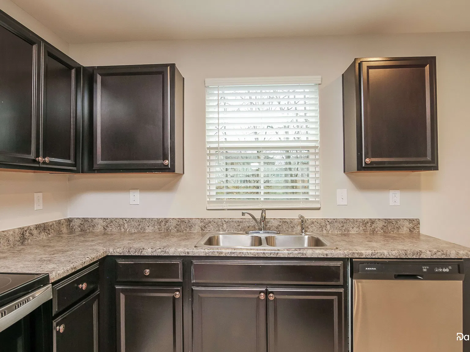 4 bed, 2.5 bath, 1705 sqft, $2,240 — Photo 3
