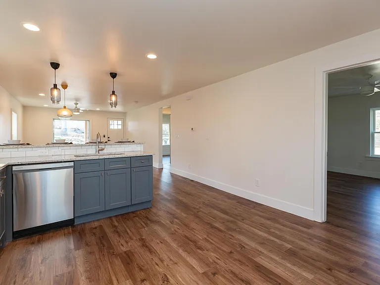 510 S Avon St — Photo 12