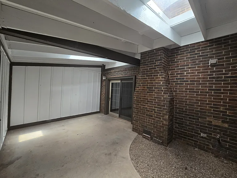 1303 Canterbury Blvd — Photo 4