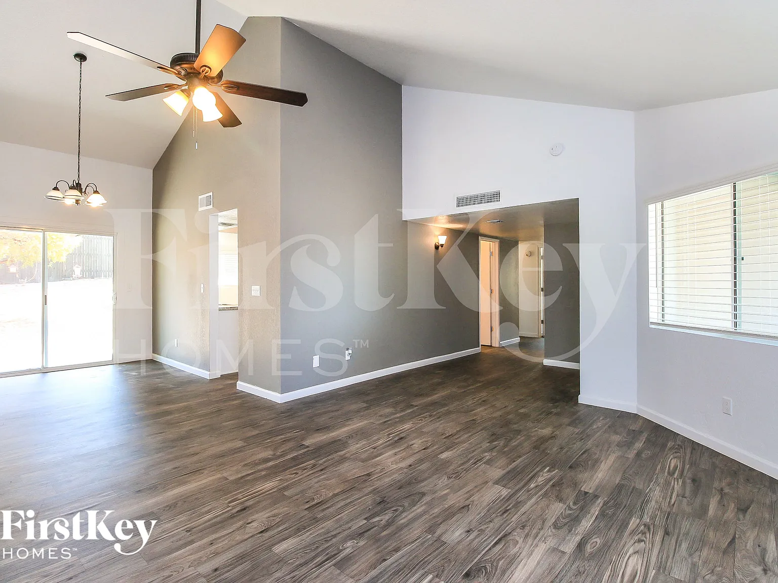 3 bed, 2.0 bath, 1385 sqft, $1,955 — Photo 4