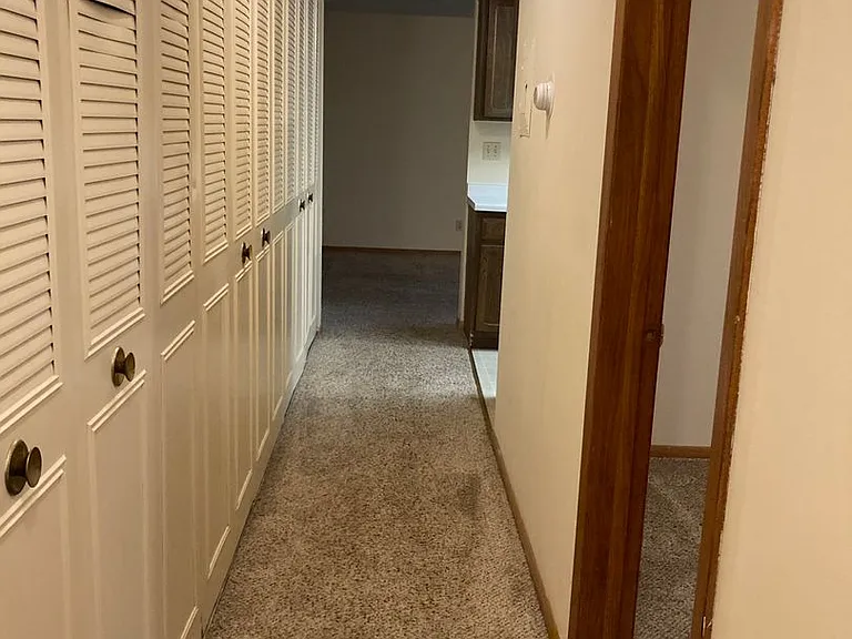 1701 Kenwood Ave — Photo 20