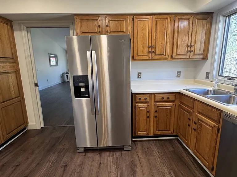 201 Chinquapin Oak Ln — Photo 3