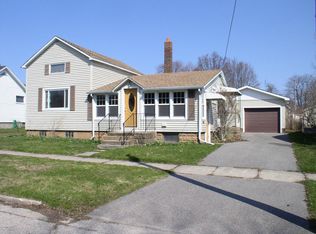 284 4th St, Manistee, MI 49660