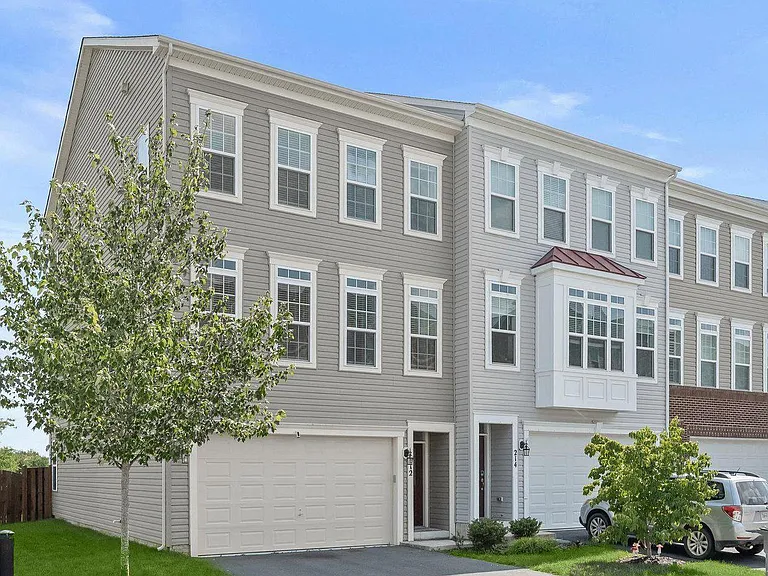 212 Upper Brook Ter — Photo 2
