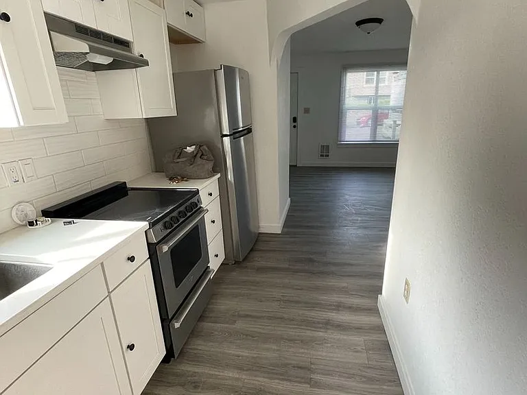 327 N 4th St #8 — Photo 9