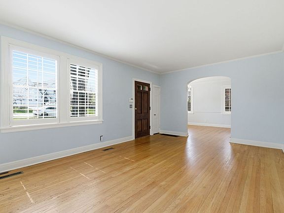 4th image of 1002 Sutton Hill Rd