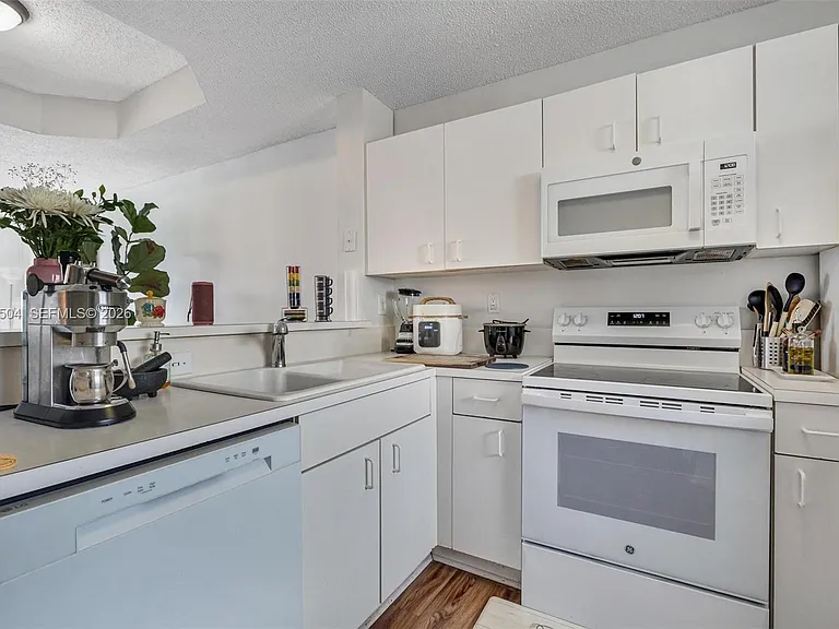 14207 SW 121st Pl — Photo 9