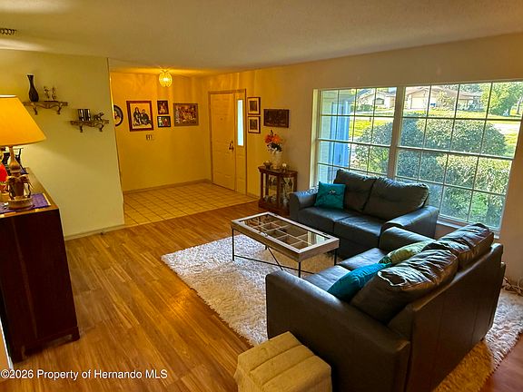 4th image of 8056 Chaucer Dr