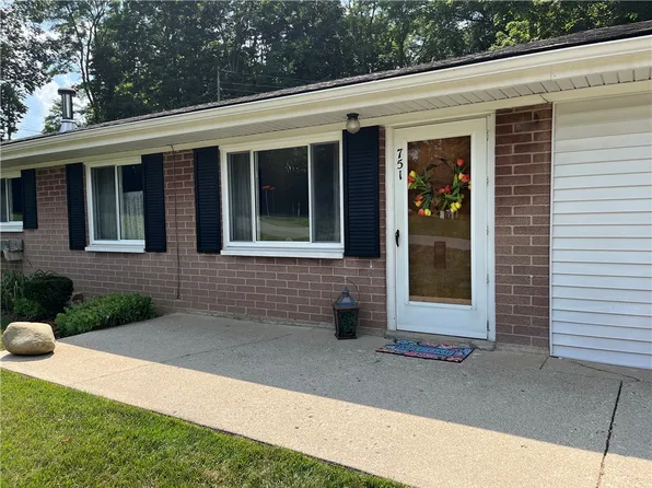 751 Country View Dr, Dayton, OH 45430