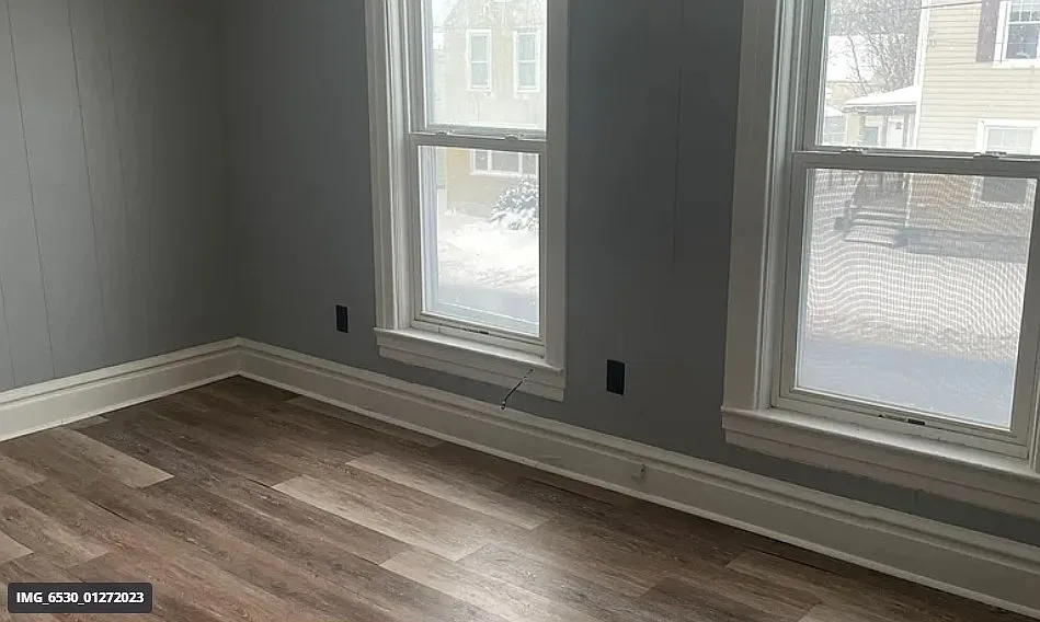 140 E Main St - 2 — Photo 3