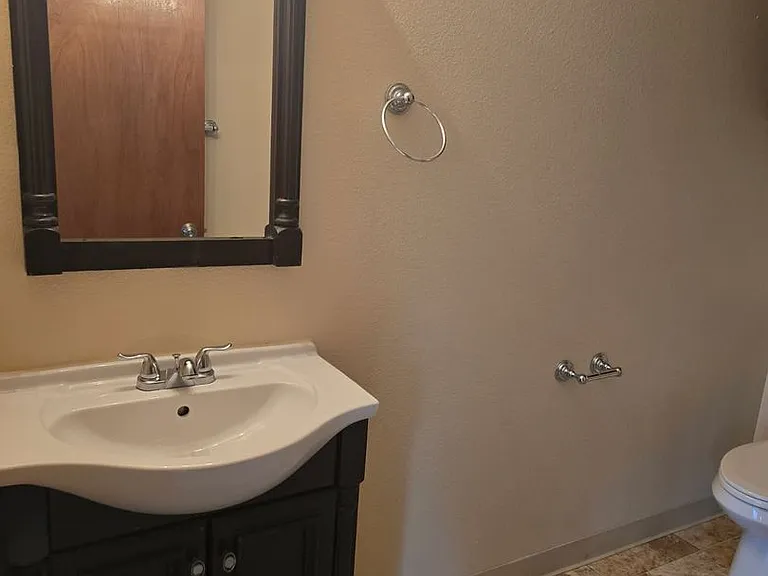 Latitude 44 Apartments — Photo 22