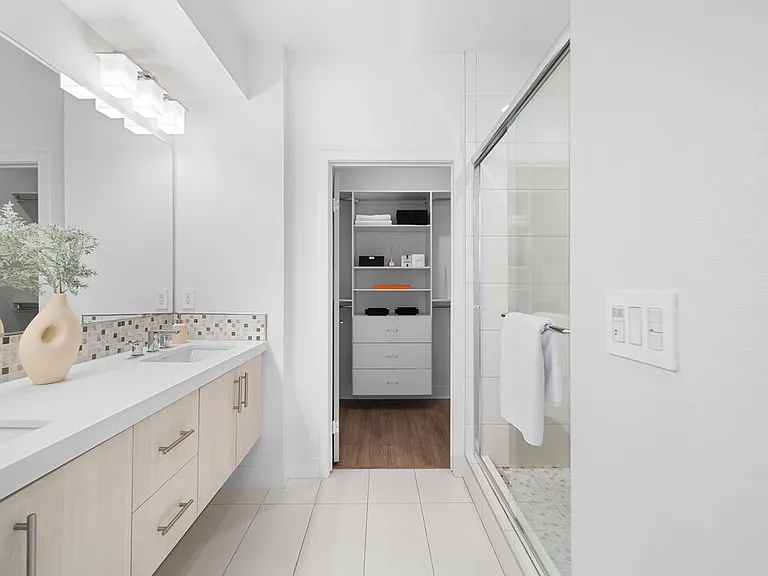 2111 N Cahuenga Blvd #1 — Photo 14