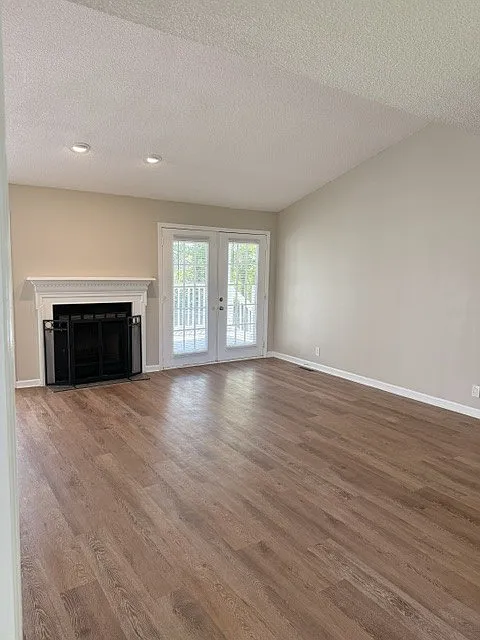 3 bed, 1424 sqft, $2,200 — Photo 3