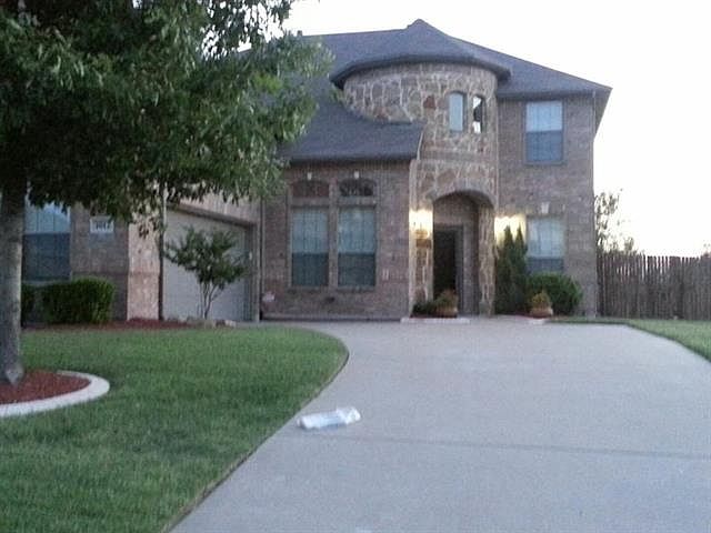1st image of 1012 Bending Oak Dr