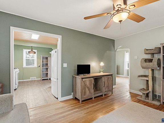 4th image of 601 S Lyndale Ave