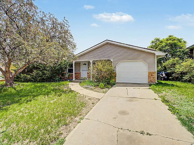 2519 Danbury Dr — Photo 4