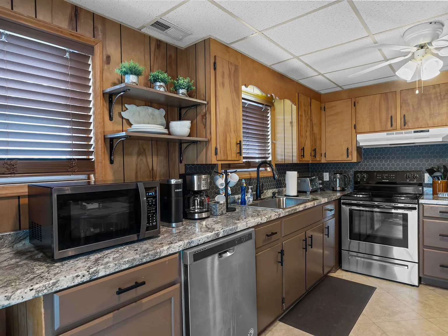 2 bed, 1100 sqft, $1,950 — Photo 2