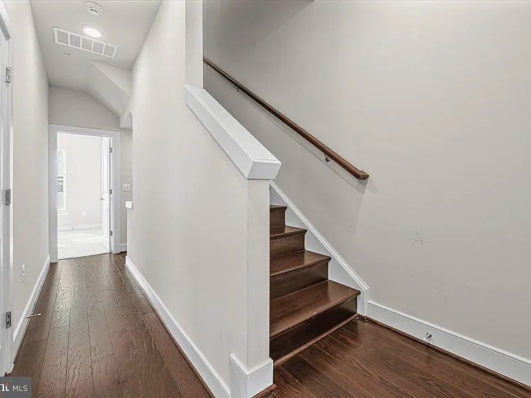 115 Dickenson Dr — Photo 26