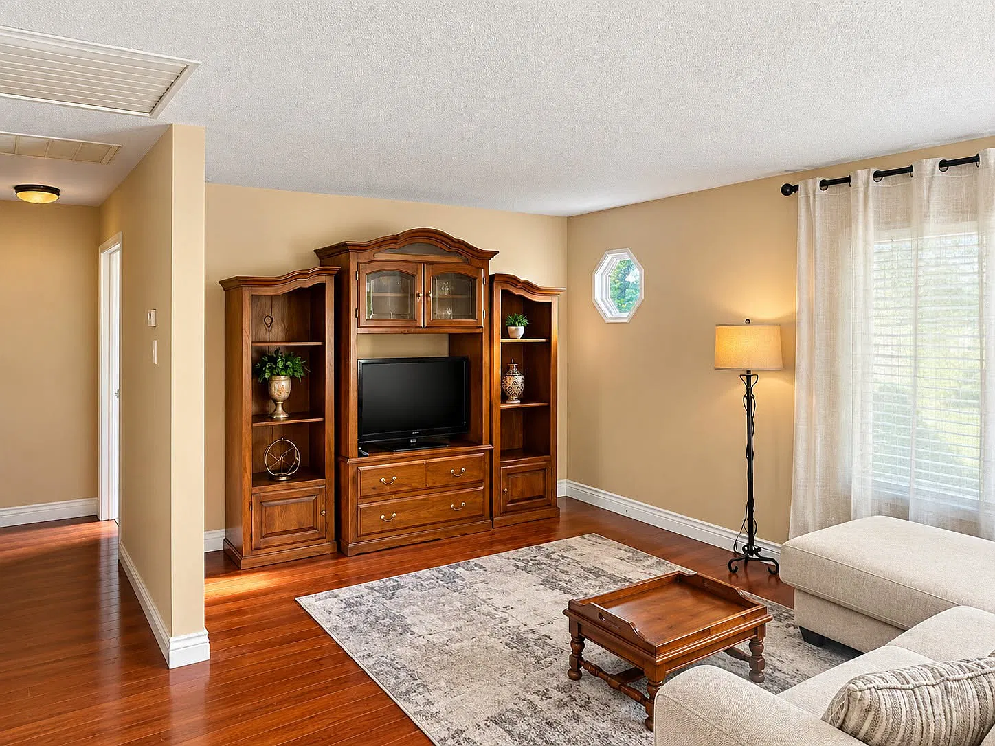 2 bed, 884 sqft, $2,350 — Photo 4