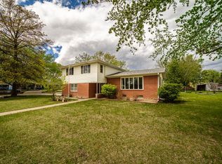 2011 Country Club Dr, Belleville, KS 66935