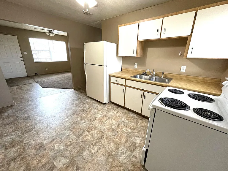 703 S Wilson Ave — Photo 6
